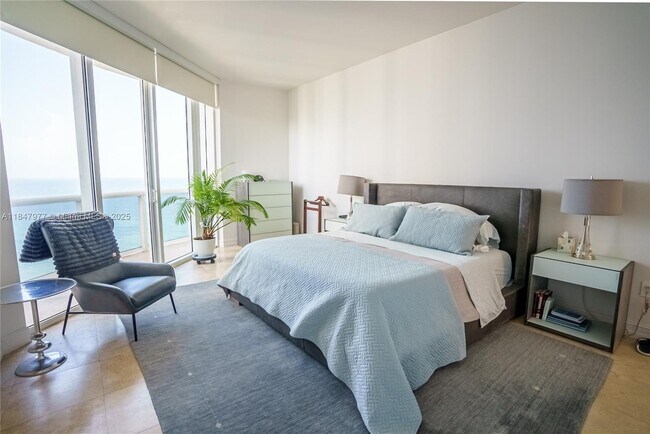 Building Photo - 15901 Collins Ave