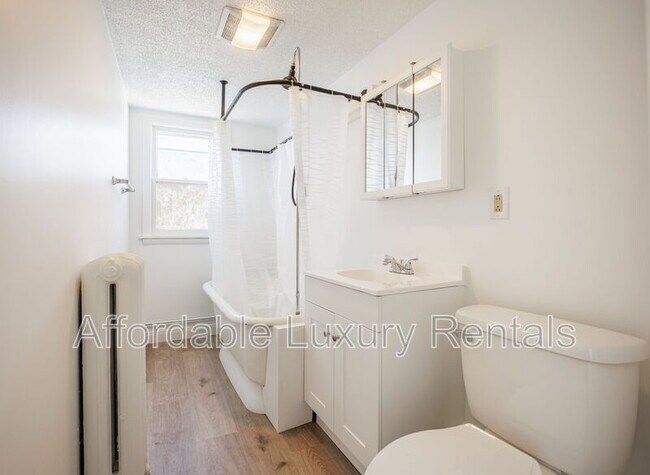 Building Photo - 3 Sumner Park