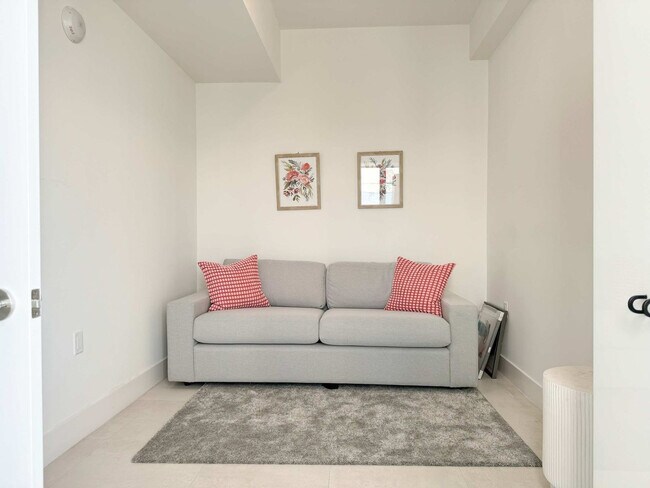 Building Photo - 239 SW 9th St