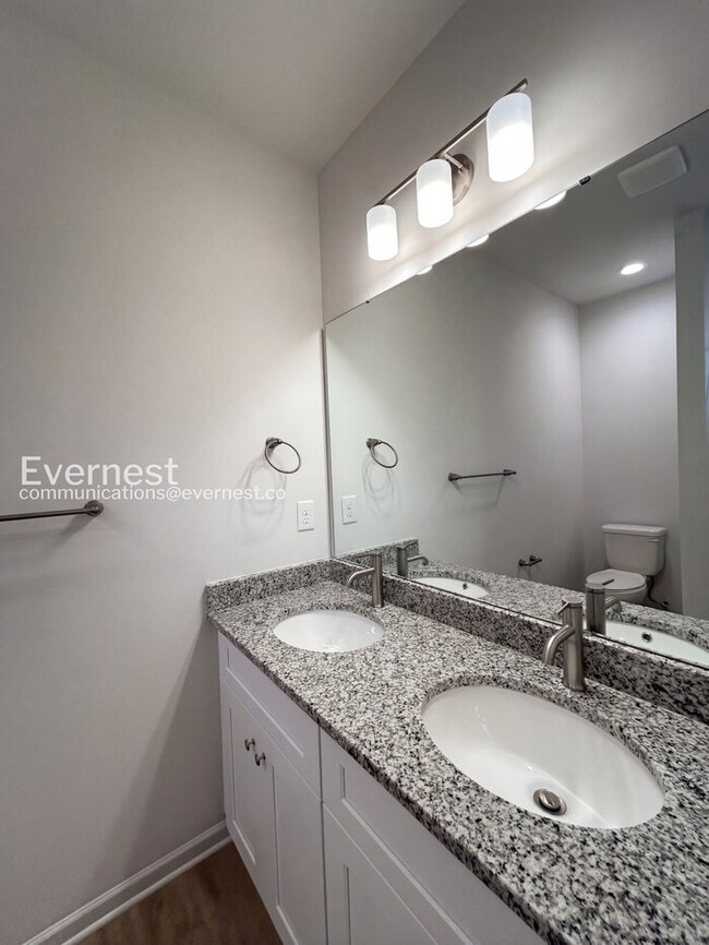 Building Photo - 1808 Hemlock Ave