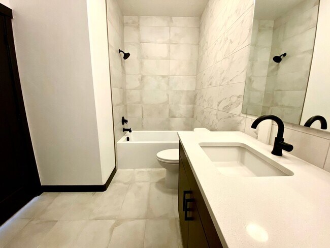 Building Photo - Close to Micron, 3 Bedroom 3 bath w/ a Mil...