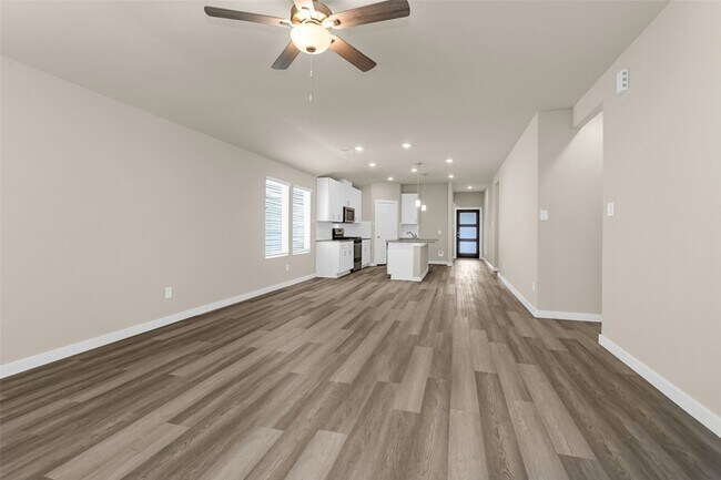 Building Photo - 18095 Martin Pines Dr