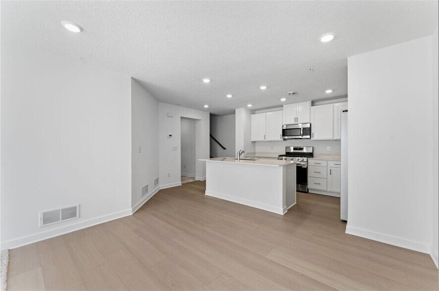 Building Photo - 15011 Adare Way