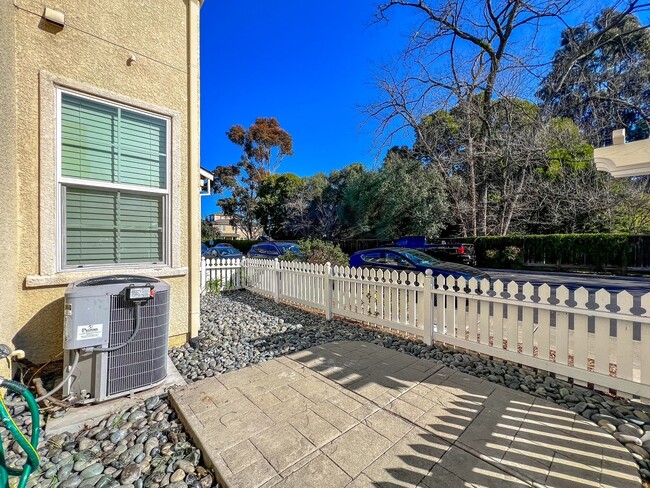 Building Photo - Updated Three Bedroom Home in South Napa