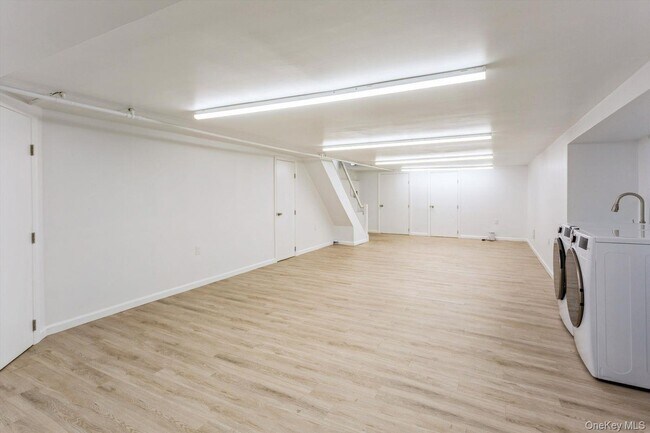 Building Photo - 1 Sutton Pl