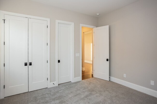 Building Photo - 3BR/3BA w/ Designated Office & Loft