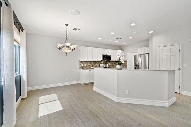 Building Photo - Southwest 3 bedrooms 2.5 bathrooms