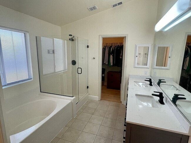 Building Photo - 360 Hansen Cir