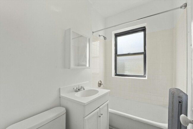 Building Photo - 2330 N Spaulding Ave