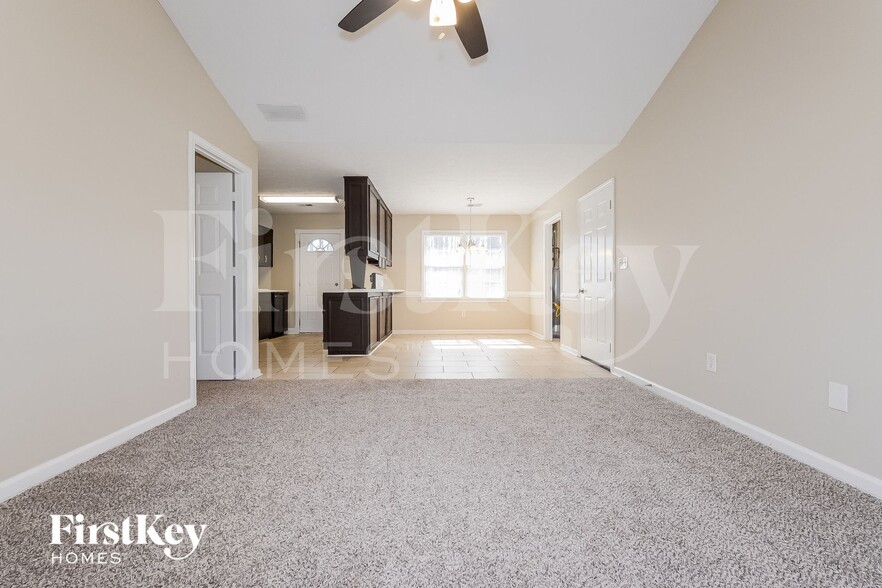 Building Photo - 705 Mills Dr