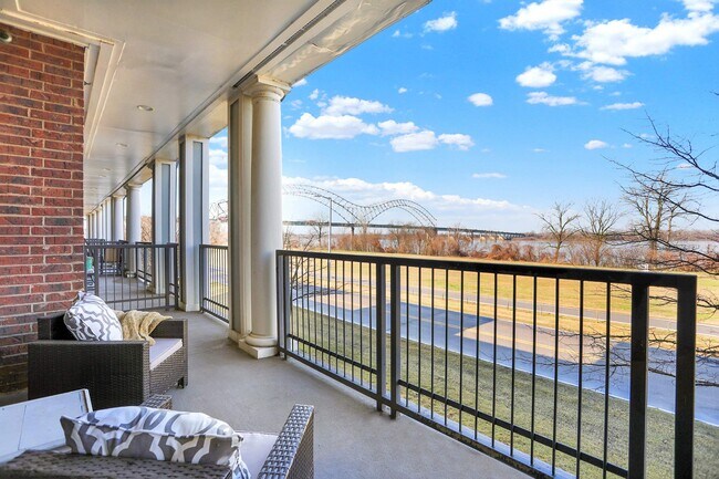 Building Photo - 358 Island Dr