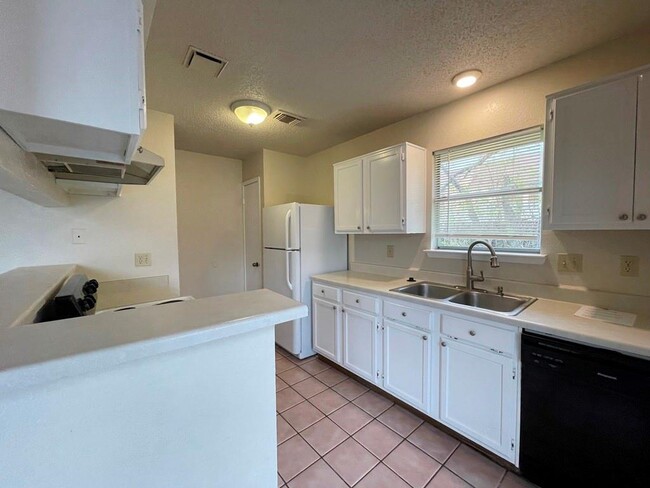 Building Photo - 16719 Whitebrush Loop