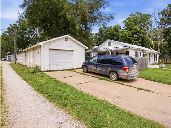 Building Photo - 2 Bed, 1 Bath Unit - Chanute KS