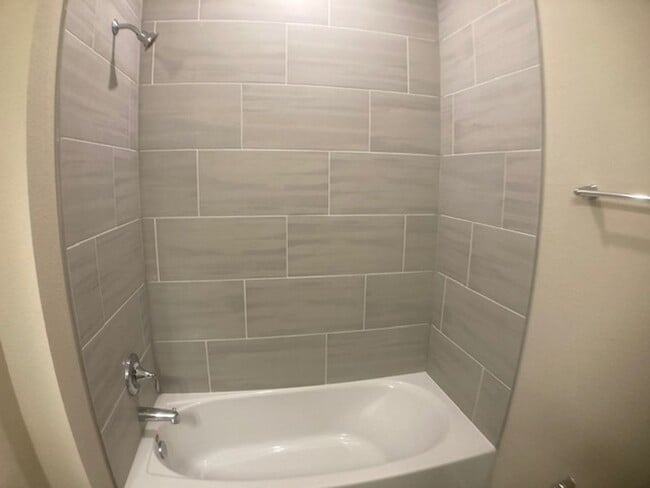 Building Photo - Comfortable 3 Bedroom Home With Great Outd...