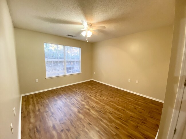 Building Photo - The Reserve at Woodbridge, Two Bedroom Con...