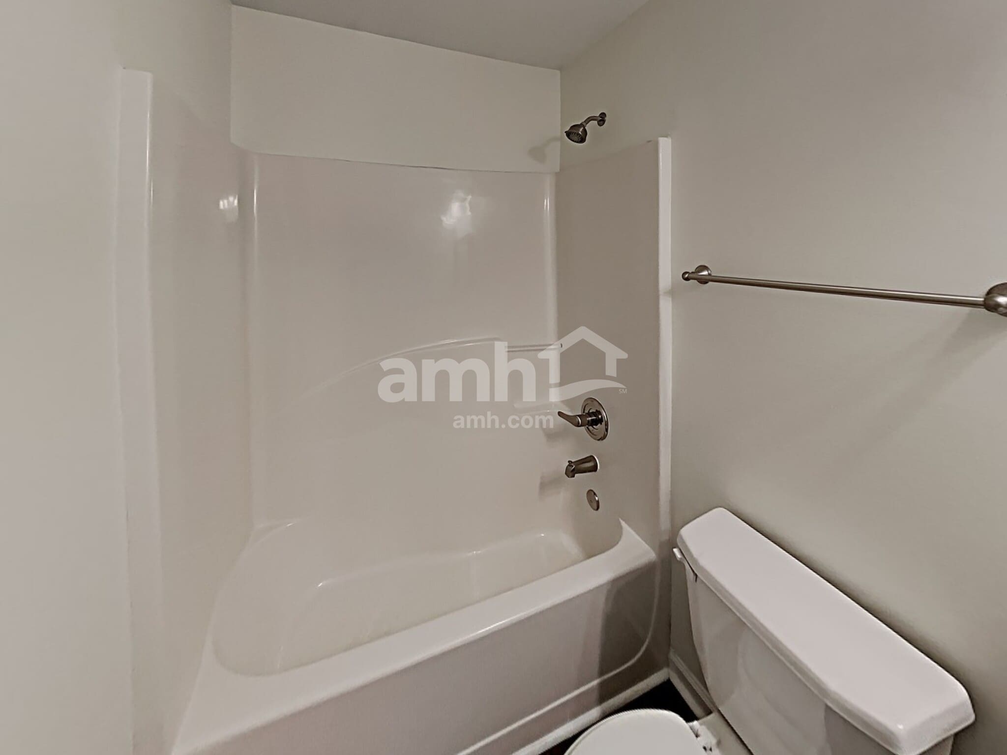 Building Photo - 433 Long Branch Way