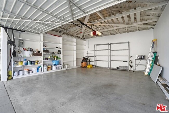 Building Photo - 2317 Veteran Ave