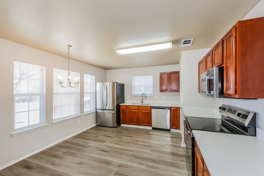 Building Photo - 7447 Pineberry Rd