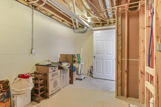 Building Photo - 319 W 2nd Ave