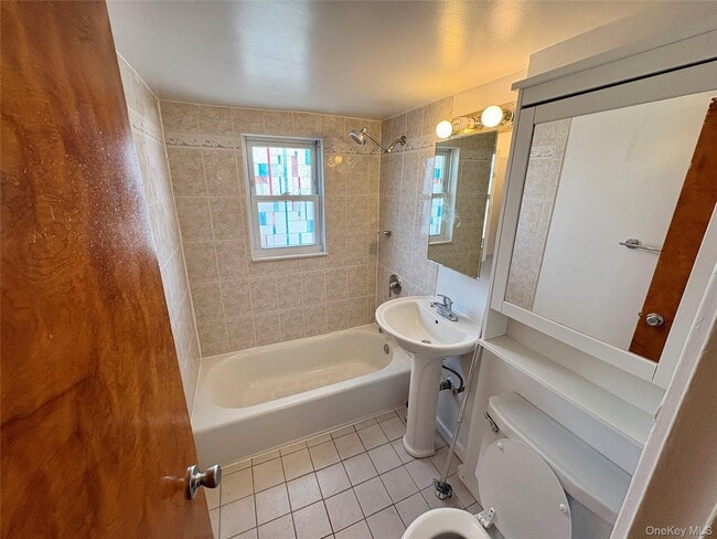 Building Photo - 17 Dalton Rd