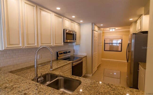 Building Photo - 6600 Sunset Way