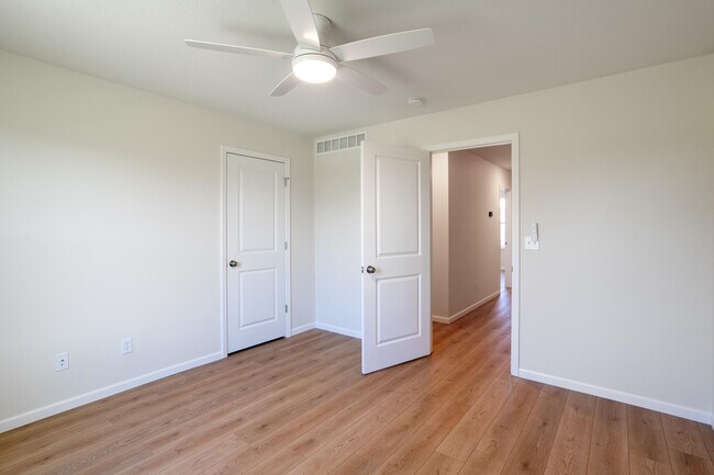 Building Photo - 5205 Silver Mill Dr