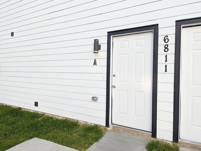 Primary Photo - 6811 Glass St