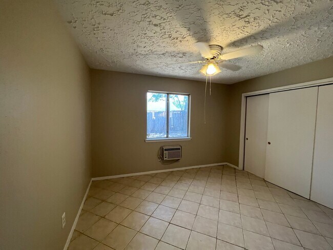 Building Photo - 15951 Manfield Dr