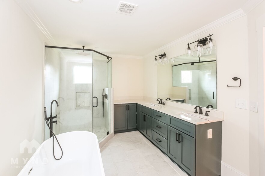 Building Photo - 1706 S Mint St