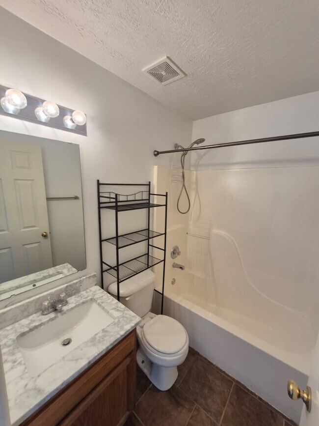 Building Photo - 2258 Antoinette Way