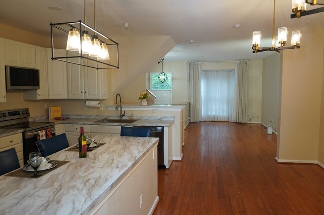 Building Photo - 8381 Township Dr