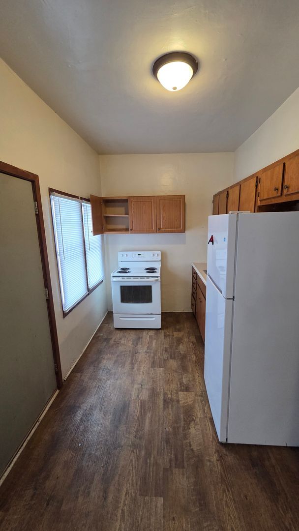 Building Photo - 1 bedroom 1 bath main level apartment