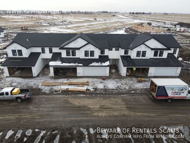 Primary Photo - Edgeland at Bondurant Townhomes