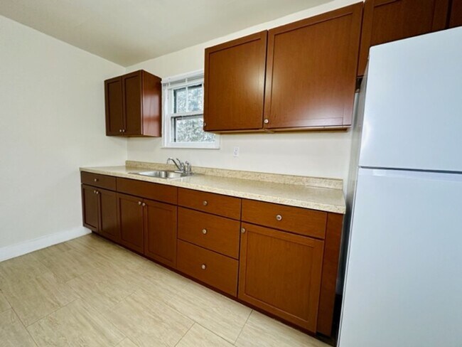 Building Photo - 915 12th Ave