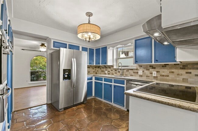 Building Photo - 3838 Glenheather Dr