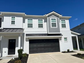 Building Photo - 1839 Bethpage Dr