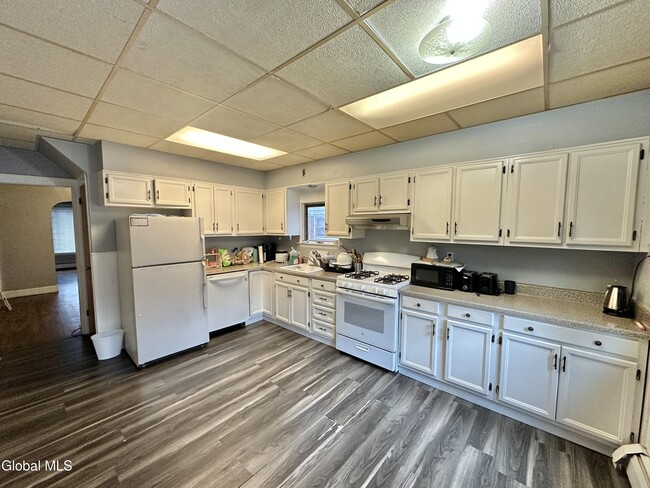 Building Photo - 36 Daytona Ave