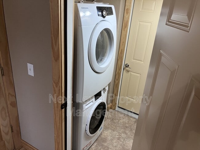 Building Photo - 44 Davis Ct