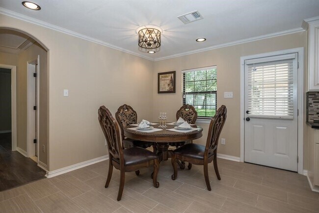 Building Photo - 11038 Waxwing St