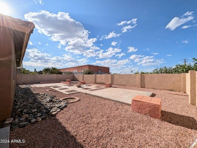 Building Photo - 1530 E Branham Ln