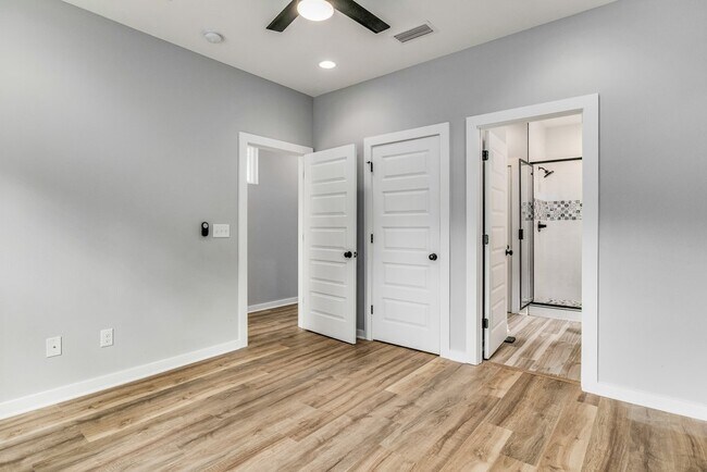 Building Photo - 312 E Blount St