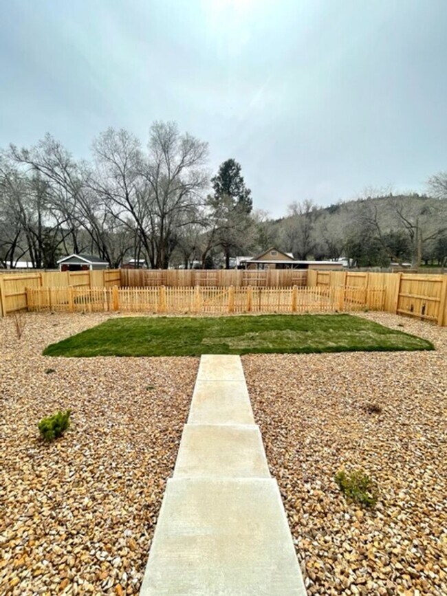 Building Photo - Beautiful like new 3 bedroom Hayden home i...