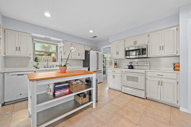 Building Photo - 2509 Redleaf Ln