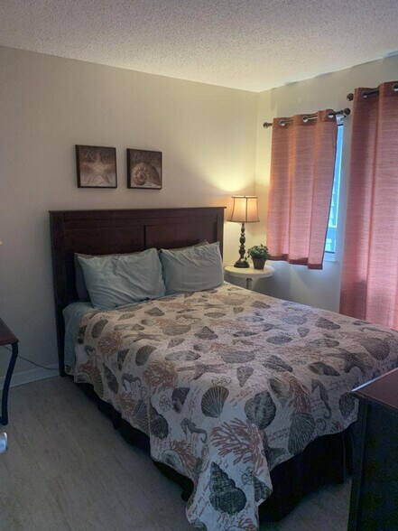 Building Photo - 983 Cayman Ct