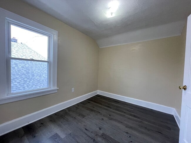 Building Photo - 5233 Anthony St