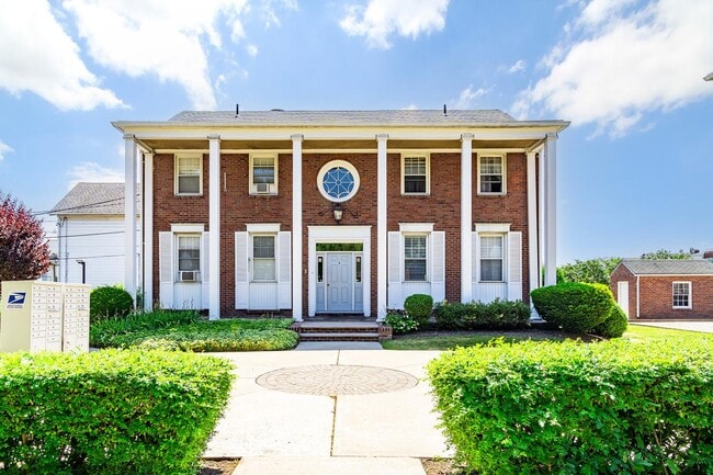 Primary Photo - Maple Gardens Apartments