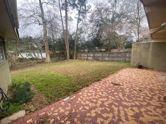 Building Photo - 3 Bedroom House in the Garden District