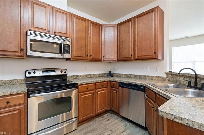 Building Photo - 112 Mount Vernon Ct