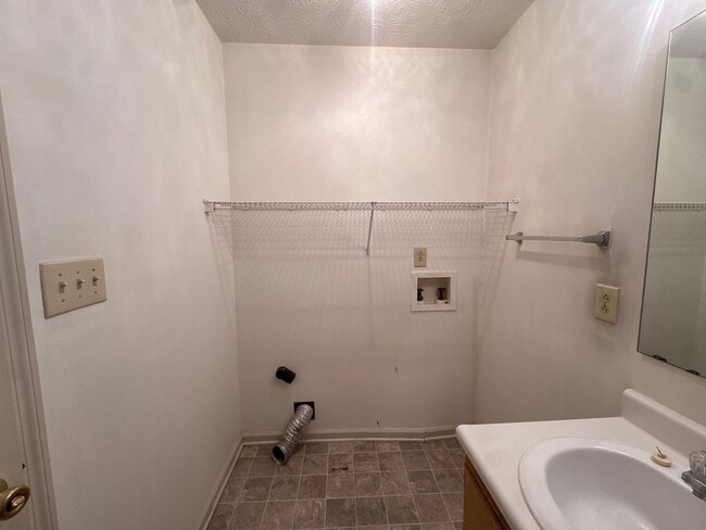 Building Photo - 143 Centipede Ln