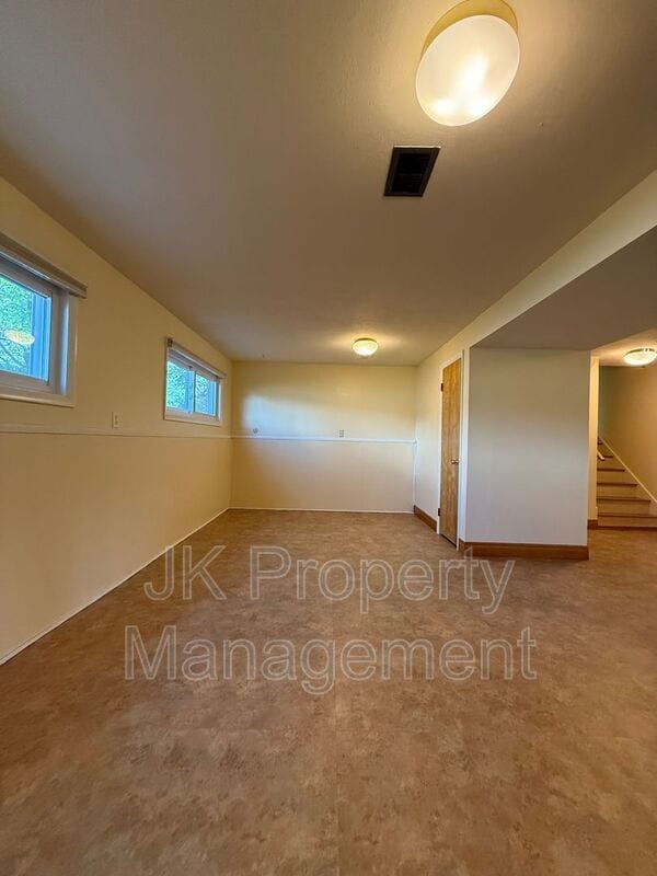 Building Photo - 1015 Carlos Dr
